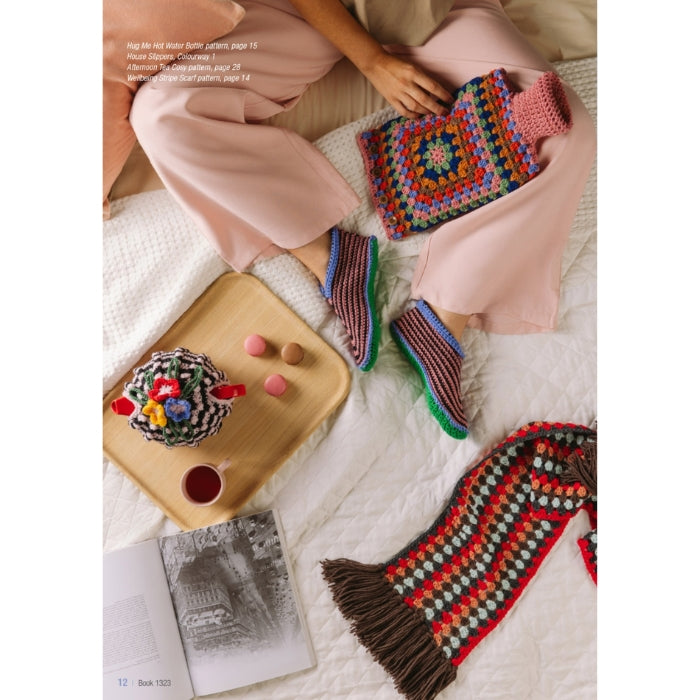 Patons Big Book Of Small Projects Crochet 1323