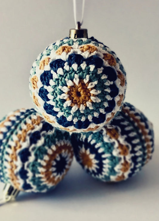 SophieandYarn Designs Crochet Christmas Baubles Kit