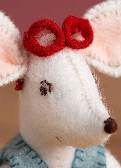 Corinne Lapierre Little Mouse The Librarian Felt Craft Mini Kit