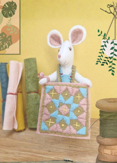 Corinne Lapierre Little Mouse Makes a Felt Quilt Felt Craft Mini Kit