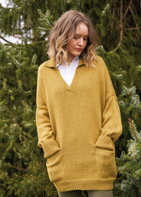 Oversized sweater with wide V-neck and folded collar, deep pockets, twisted-rib borders and turned-back cuffs in plush Alpaca Soft DK.