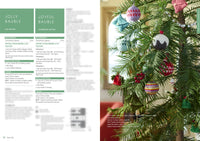 Knitted Christmas baubles in various colors and patterns hang on a pine branch. Text with knitting instructions is partially visible on the left. Festive and cozy ambiance.