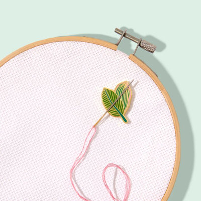 SOHMO Tropical Leaves Magnetic Needle Minder